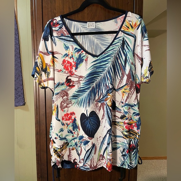 V neck short sleeved shirt in tropical print on a white background. - Picture 1 of 6